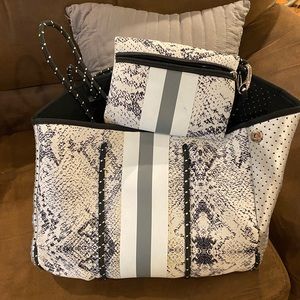 Neoprene purse